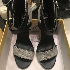 Black and White *Stylish* Heel